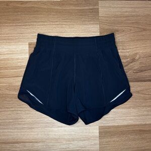 Lululemon Hotty Hot 2.5” Shorts Size 4 Small Navy No Liner